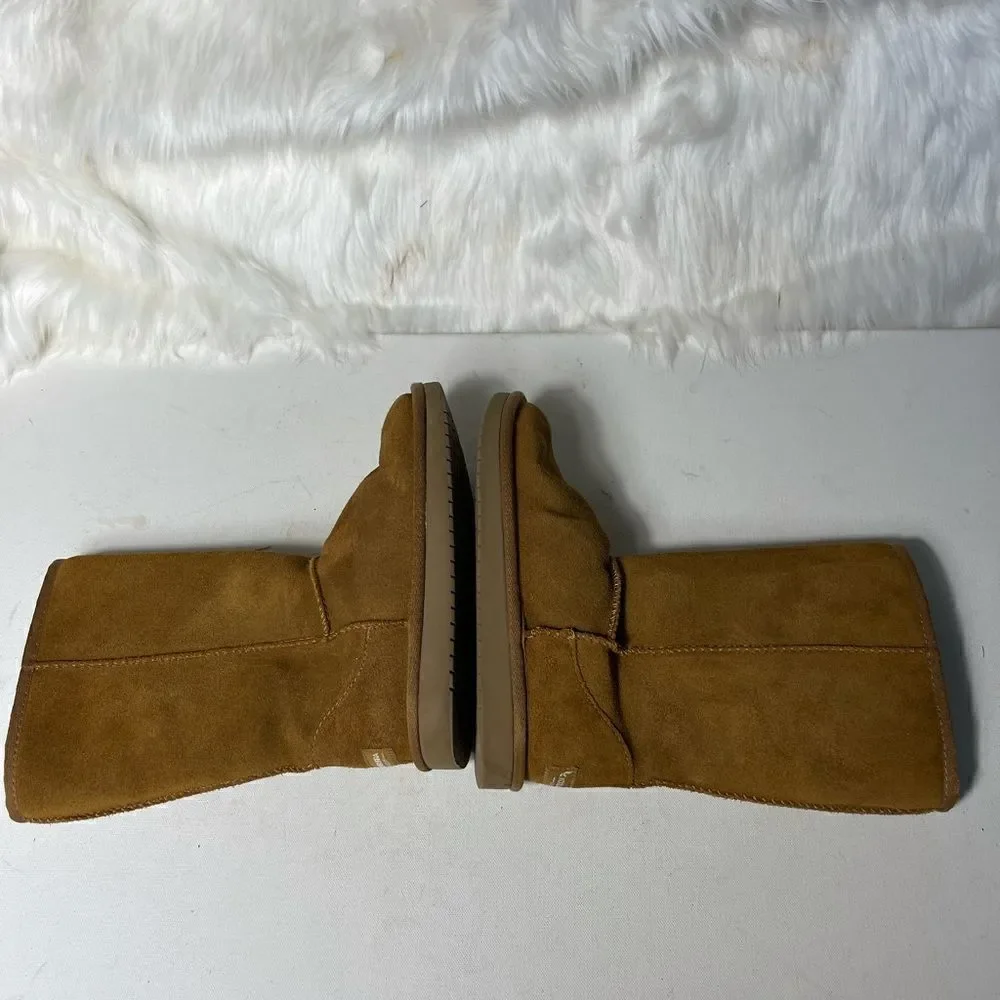 Kookaburra by UGG brown suede with sheepskin lining size 4